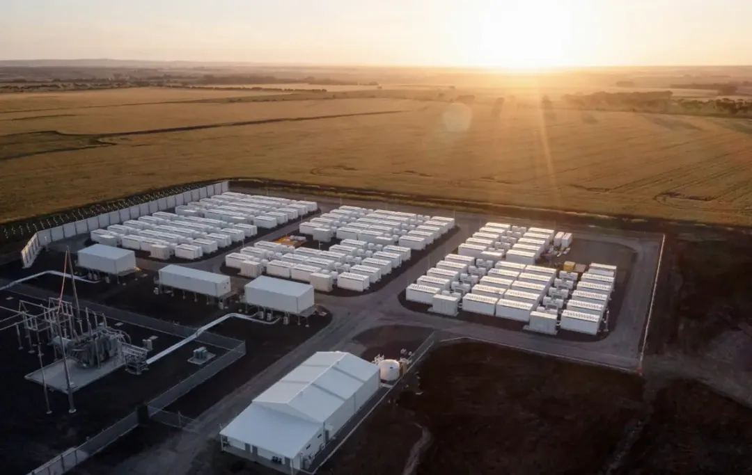 特斯拉十周年：上海储能超等工厂开工，规划年产1万台商用储能电池